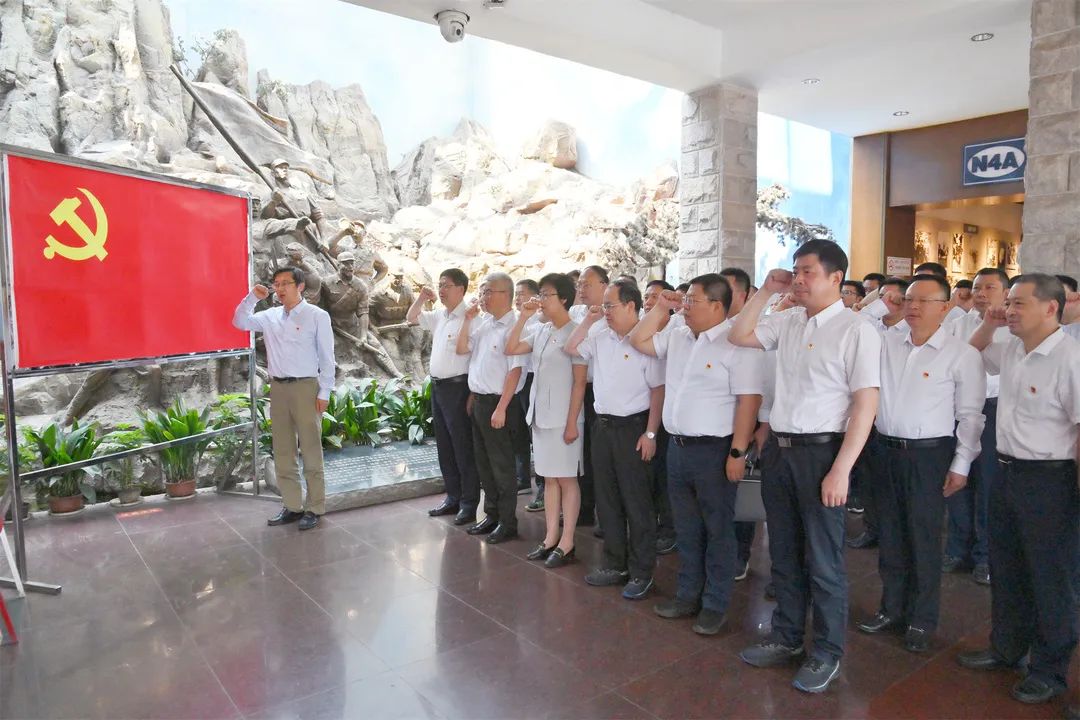 蘇鹽集團開展“學(xué)習(xí)鐵軍精神 汲取奮進力量”主題黨日活動 蘇鹽集團開展“學(xué)習(xí)鐵軍精神 汲取奮進力量”主題黨日活動